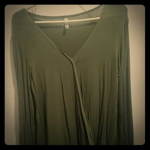 Green long sleeve with front slit